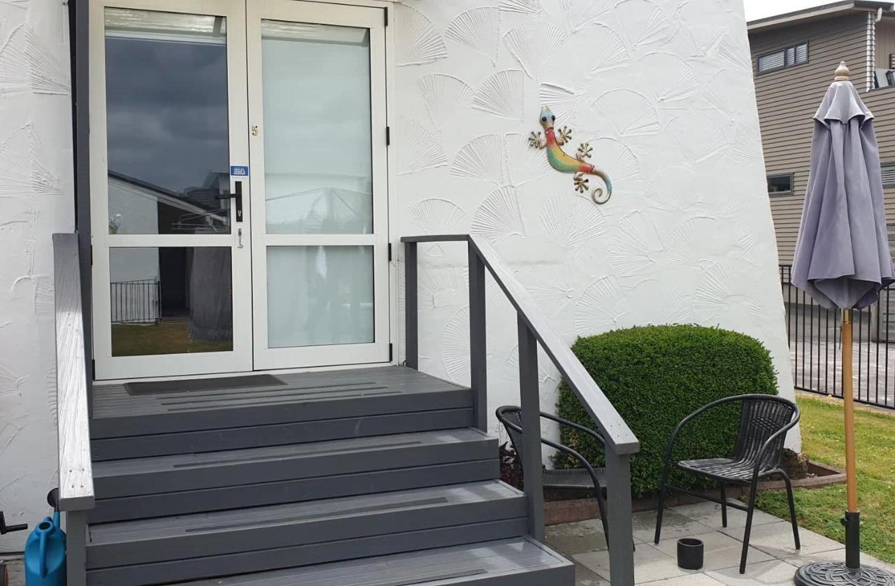 Barrington House Taupo Apartment Bagian luar foto