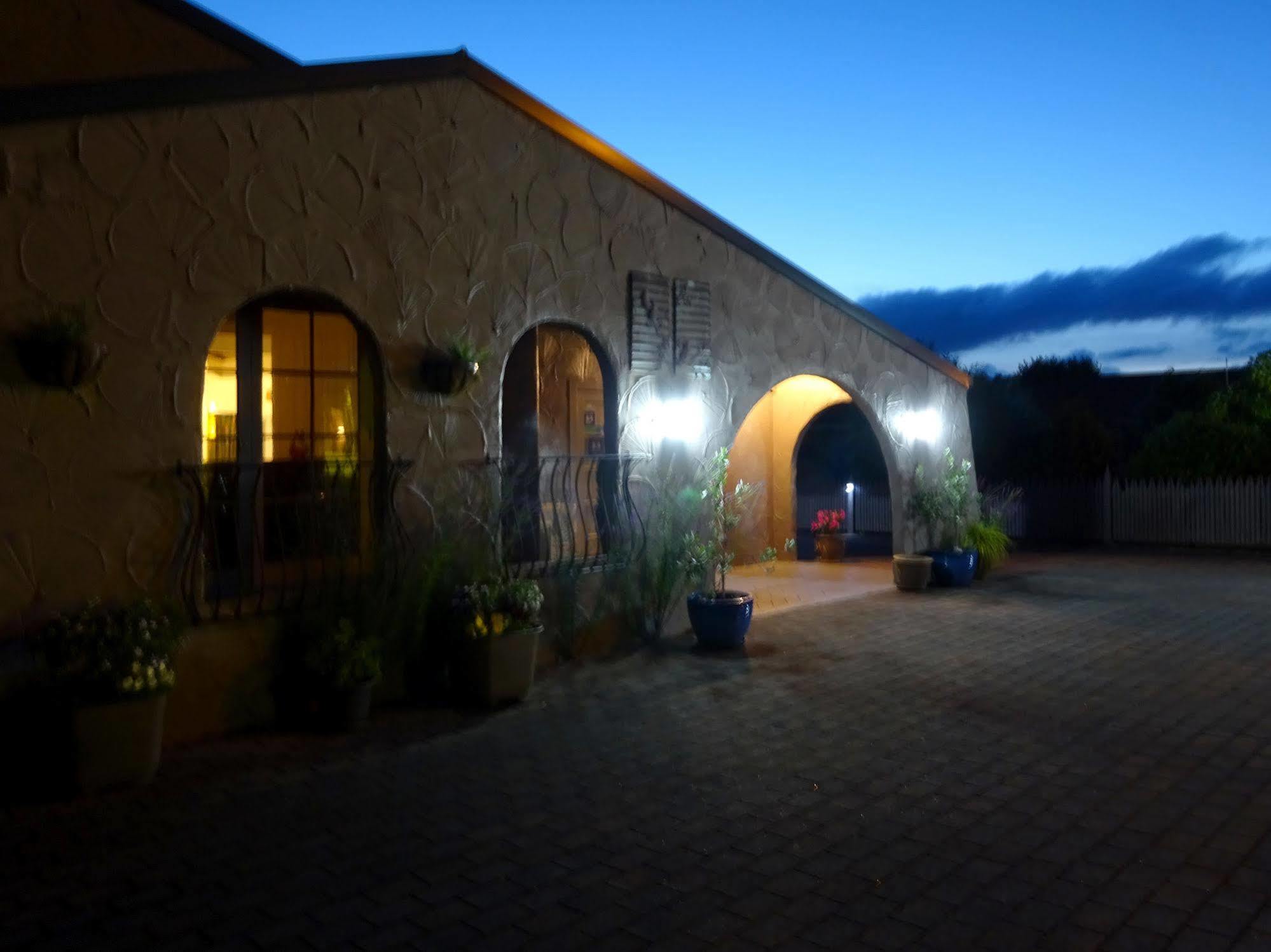 Barrington House Taupo Apartment Bagian luar foto